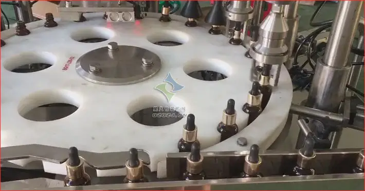 全自动精油免费火烧云加速器,玻璃滴管盖精油灌装旋盖机